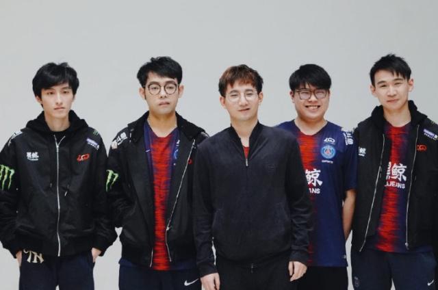 约背后的深 约背后的深